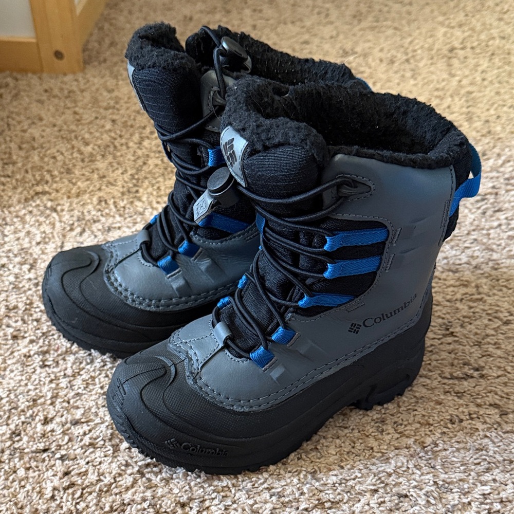 Columbia Kids' Gray and Black Snow Boots